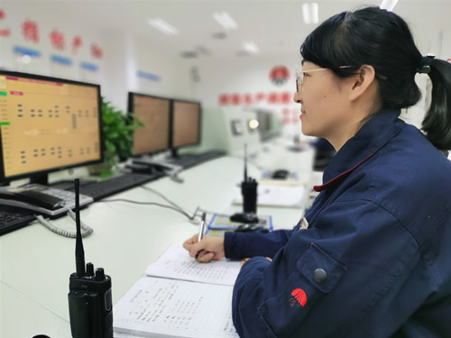 “長腿金花”吳婷轉(zhuǎn)數(shù)快_副本.jpg