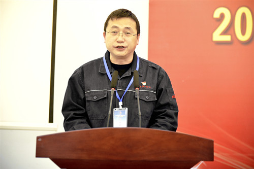 4.黃陵煤化工公司副總經(jīng)理陳兵作了題為《奮發(fā)有為勇?lián)?dāng) 創(chuàng)新管理有作為 為公司安全綠色高質(zhì)量發(fā)展保駕護航》的安全環(huán)保工作報告_副本.jpg
