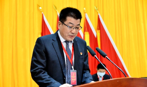 3.陜焦公司副總經(jīng)理、黃陵煤化工公司黨委書記孫潤(rùn)錄作黨委報(bào)告.JPG