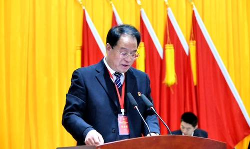 4.黃陵煤化工公司黨委副書記、工會(huì)主席、董事會(huì)秘書李毅主持會(huì)議，并代表紀(jì)委書記慕亞林作紀(jì)委報(bào)告.JPG